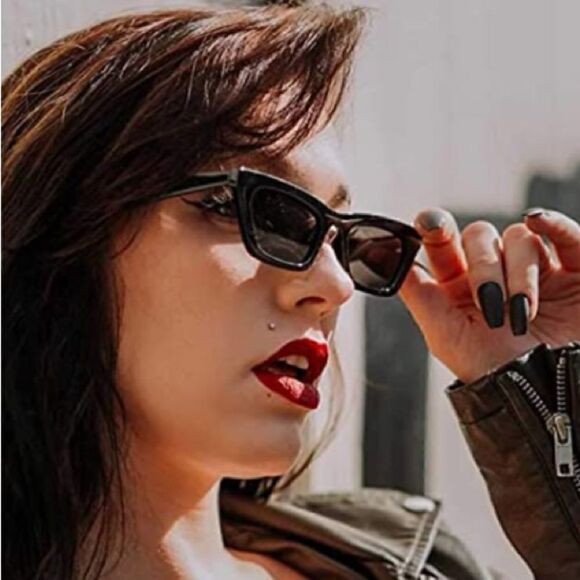 Vintage Small Cat Eye sunglasses